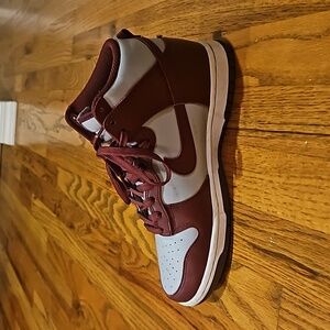 Nike dunk mid beetroot